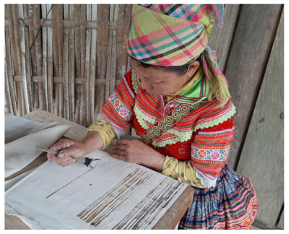 Sáp ong được sử dụng trong việc làm những chiếc áo vải lanh truyền thống của người Mông, với những chất liệu mềm mại và thân thiện với môi trường. Hãy cùng khám phá hình ảnh sáp ong vải lanh để hiểu thêm về sự độc đáo và tiện ích của vật liệu này.