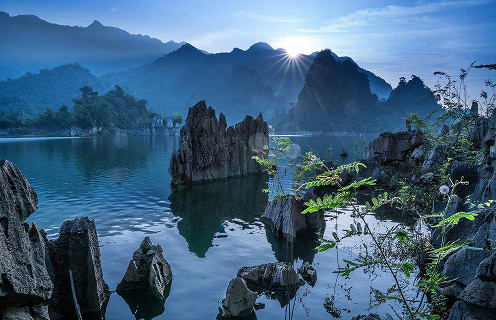 Vẻ đẹp lòng hồ sinh thái Na Hang - Lâm Bình