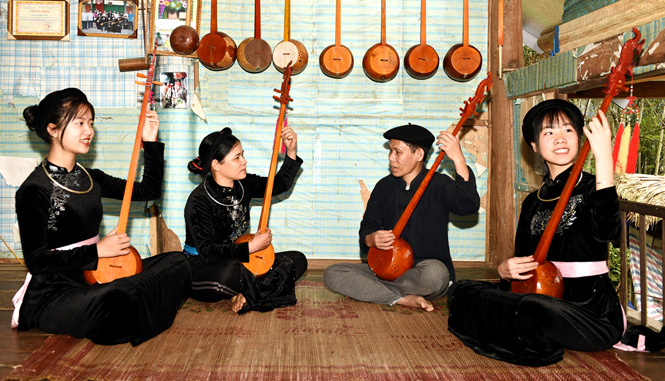 Câu lạc bộ hát Then thôn Bản Nhùng: Góp phần giữ gìn bản sắc văn hóa truyền  thống