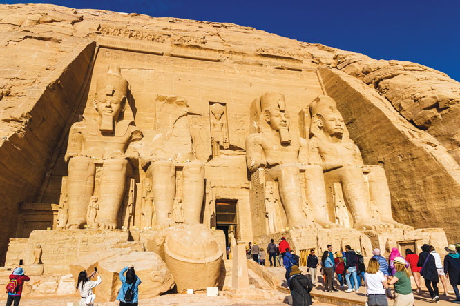 Abu Simbel là địa điểm du lịch nổi tiếng của Ai Cập với những tòa đền hoành tráng. Bên cạnh đó, điểm đến này còn để lại dấu ấn về lịch sử và văn hoá cổ đại của đất nước này. Hãy cùng xem những hình ảnh đẹp nhất tại Abu Simbel để cảm nhận sự phong phú và lôi cuốn của nó.