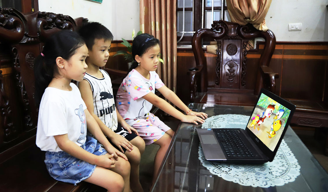 Với sự đổi mới trong nội dung và cách thể hiện, phim hoạt hình Việt Nam đang dần khẳng định vị trí của mình trên trường quốc tế và thu hút được sự quan tâm của đông đảo khán giả trẻ tuổi. Hãy đến với thế giới phim hoạt hình Việt Nam để trải nghiệm những câu chuyện tuyệt vời và đầy màu sắc!