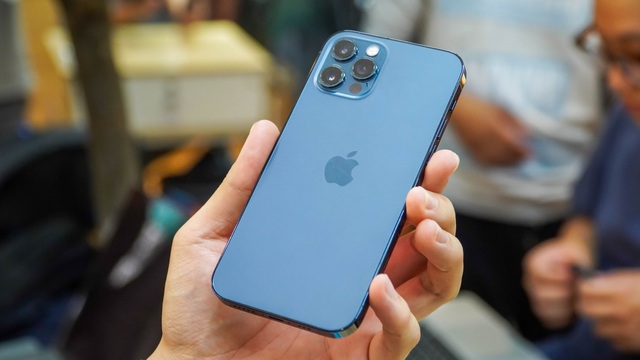 iPhone 12 Pro mất giá gần 7 triệu đồng sau 3 ngày về Việt Nam