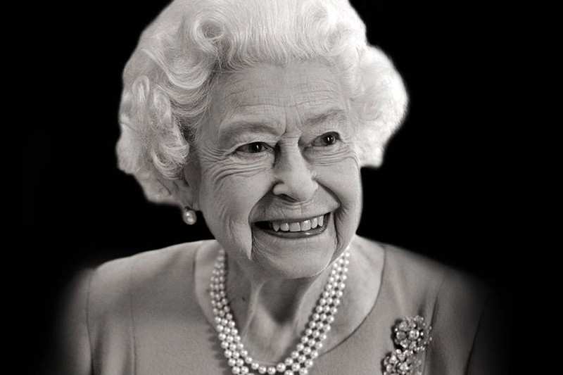 Chia buồn việc Nữ hoàng Anh Elizabeth II qua đời là một sự mất mát lớn đối với toàn thế giới. Hãy cùng chia sẻ nỗi đau này mà bằng cách xem hình ảnh và ý nghĩa mà Nữ hoàng đã mang lại cho chúng ta.