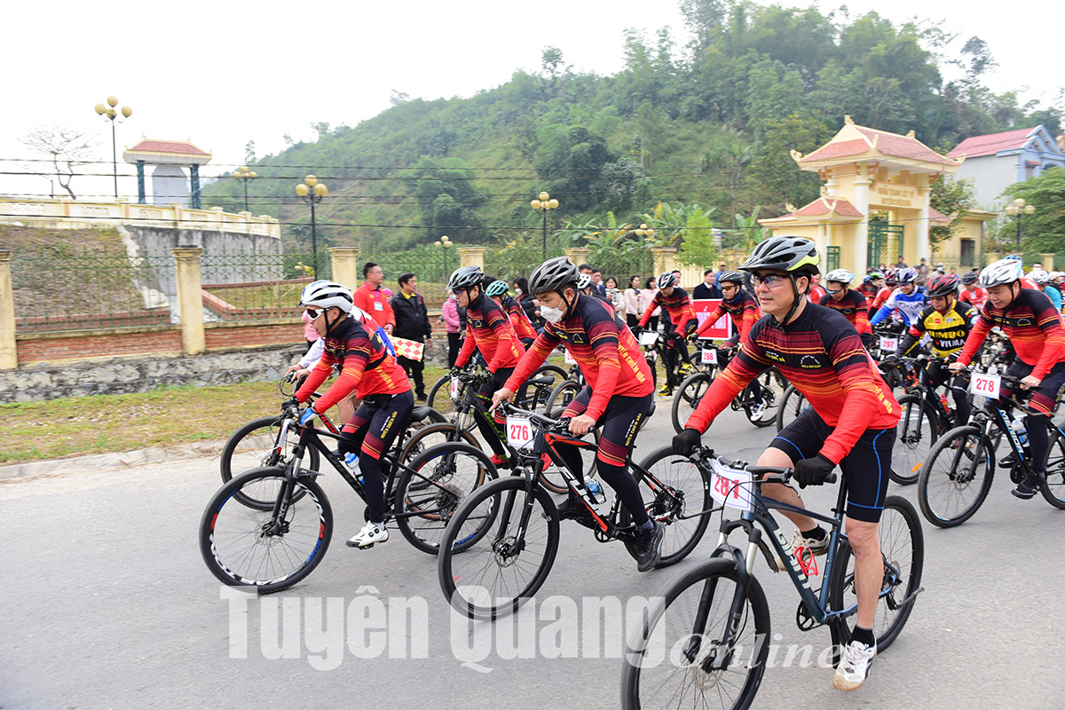 Gần 50 vận động viên tranh tài Giải đua xe đạp địa hình huyện ...