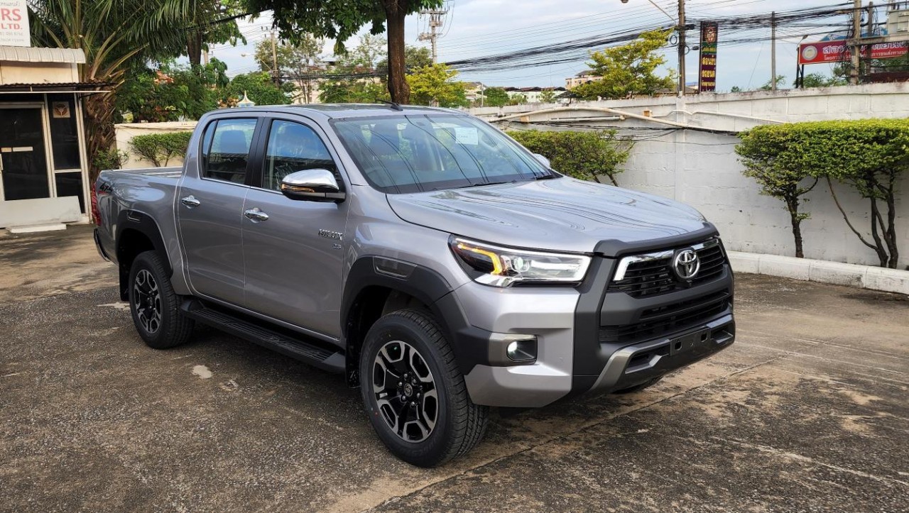 Toyota Hilux 2018 giá từ 631 triệu đồng tại Việt Nam