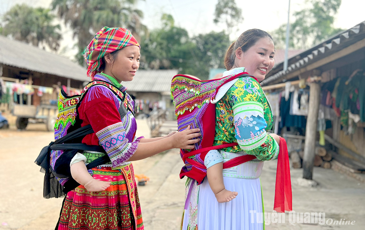 Những mỹ tục độc đáo dành cho con trẻ