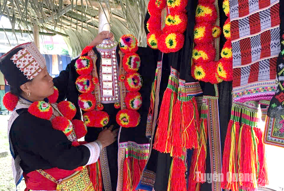 Thổ cẩm kể chuyện