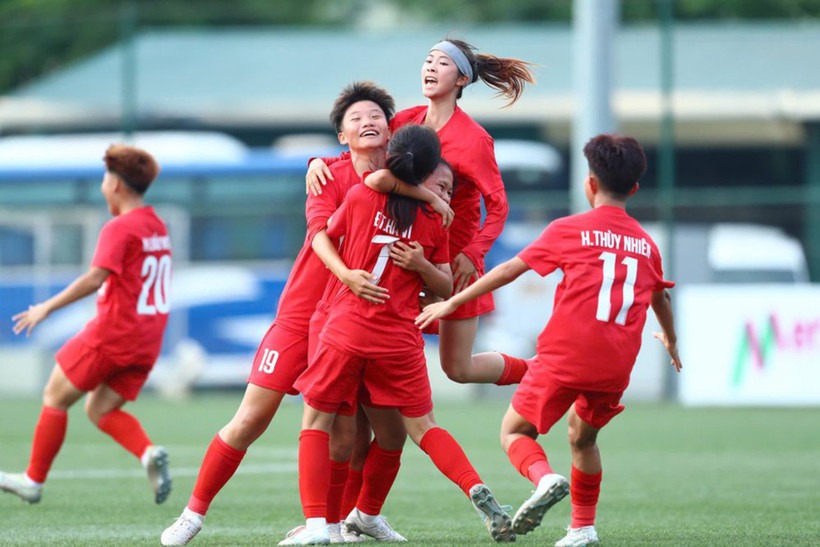 U16 nữ Hà Nội giành ngôi vô địch lượt đi