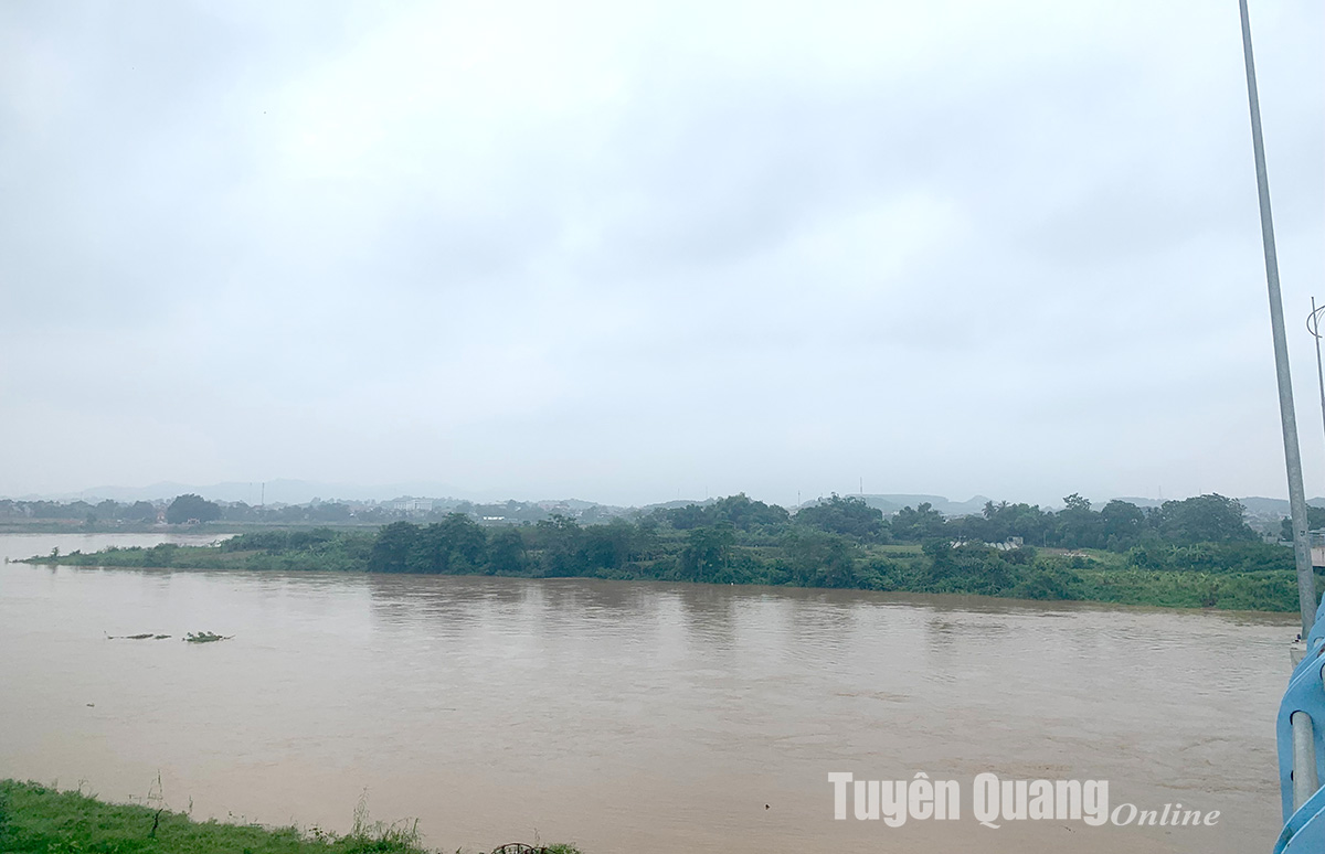 Từ 12 giờ đến 18 giờ hôm nay Hồ thủy điện Tuyên Quang mở thêm 2 cửa xả đáy