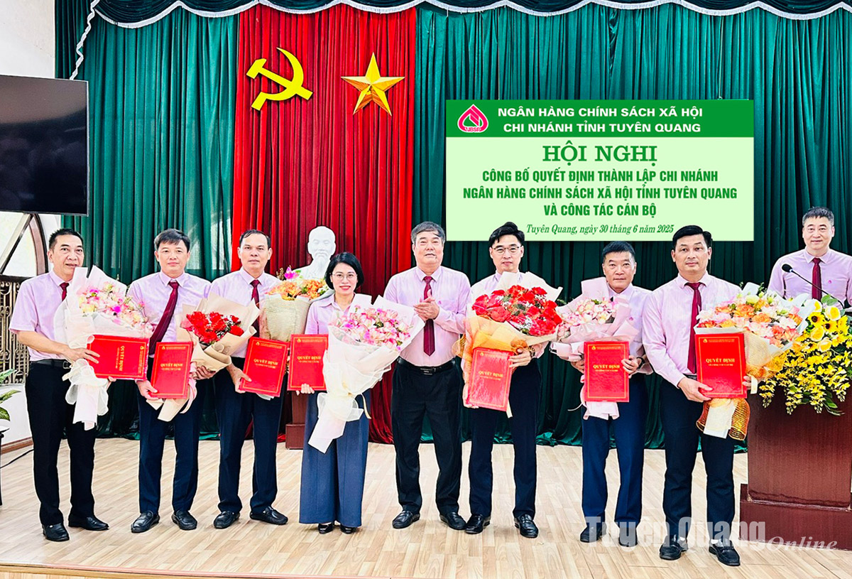 Công bố Quyết định thành lập Chi nhánh Ngân hàng Chính sách xã hội tỉnh Tuyên Quang và công tác cán bộ